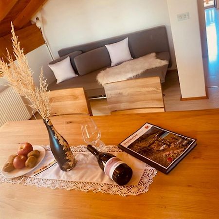 Engadiner Apartments & Wines Montagna Eksteriør billede