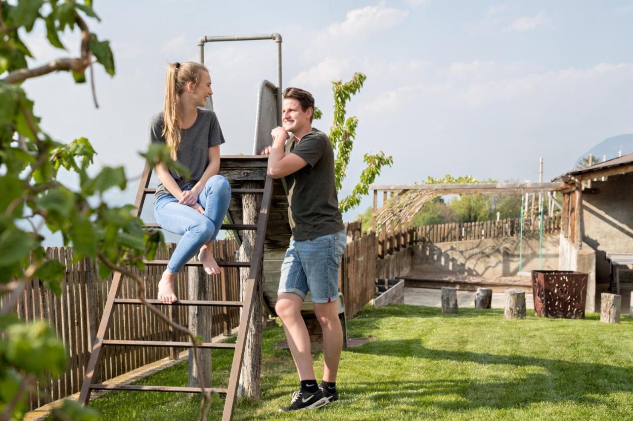 Engadiner Apartments & Wines Montagna Eksteriør billede