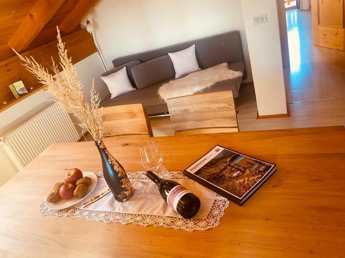 Engadiner Apartments & Wines Montagna Eksteriør billede