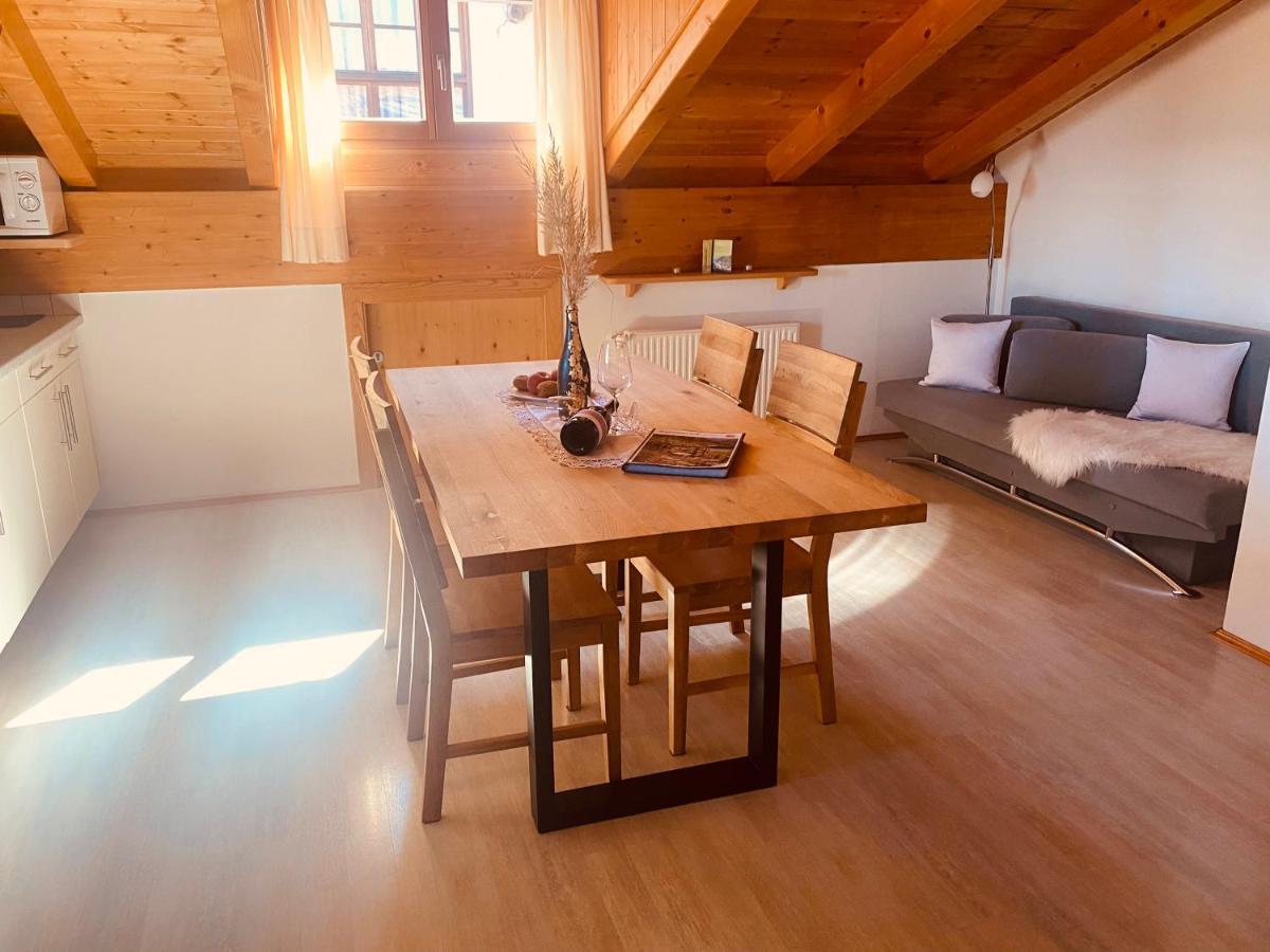 Engadiner Apartments & Wines Montagna Eksteriør billede