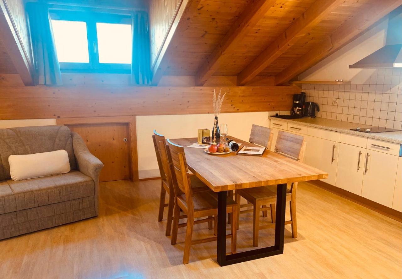 Engadiner Apartments & Wines Montagna Eksteriør billede