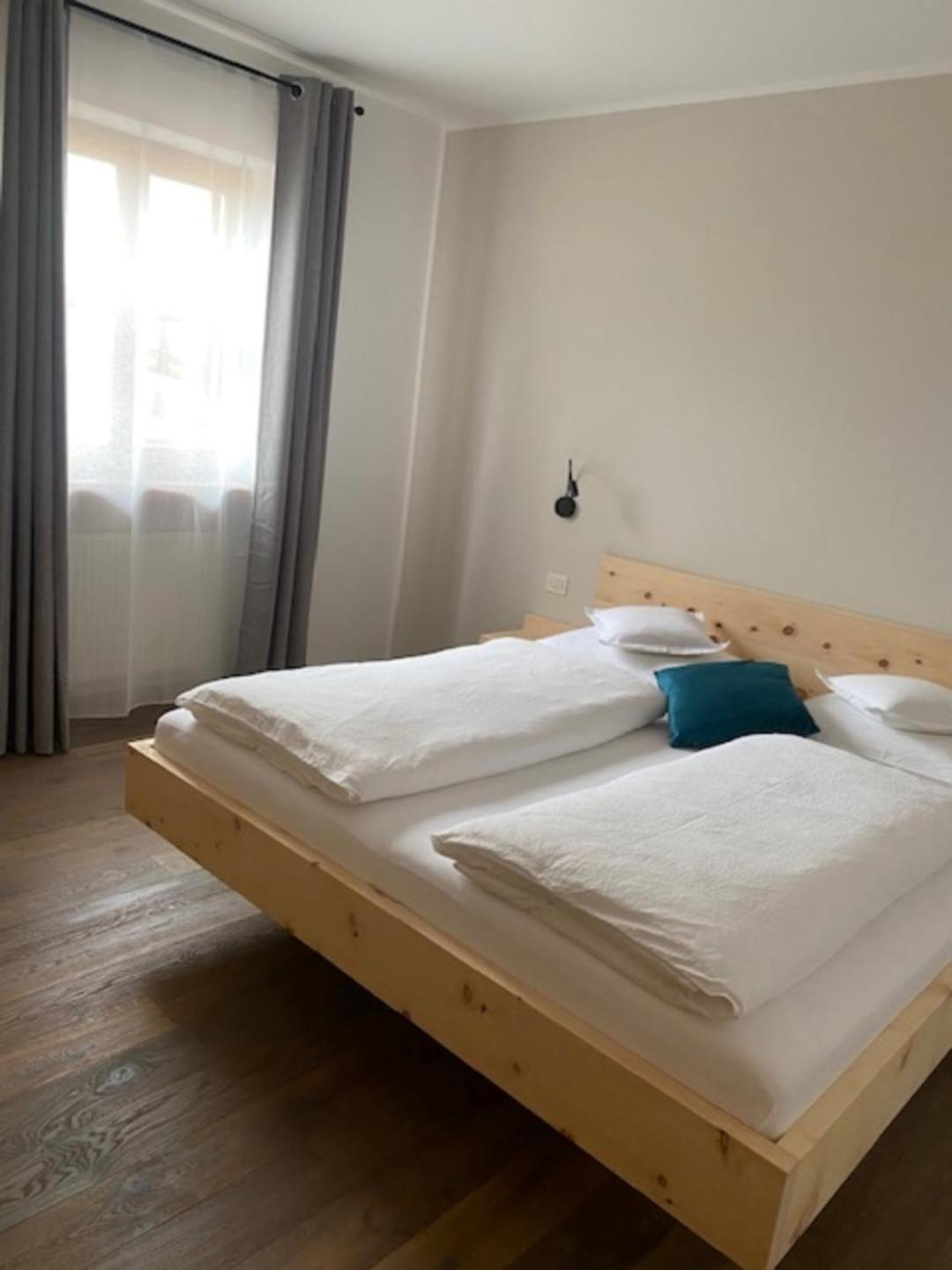 Engadiner Apartments & Wines Montagna Eksteriør billede