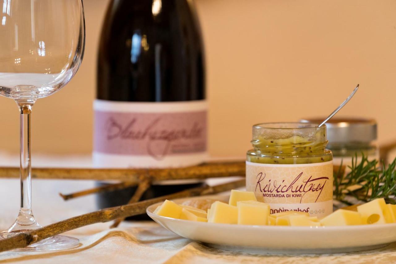 Engadiner Apartments & Wines Montagna Eksteriør billede